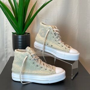 NWT Chuck Taylor All Star size 8.5